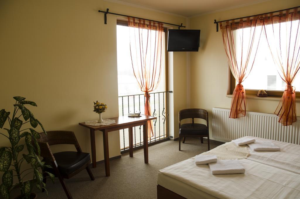 Hotel & Restaurant Signal Pardubice Kültér fotó