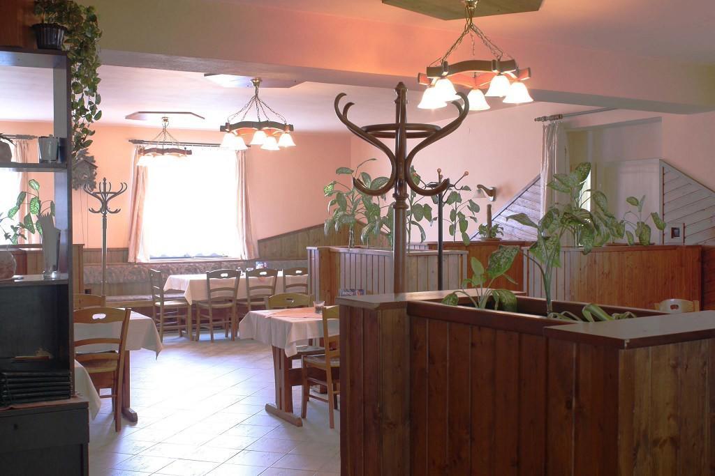 Hotel & Restaurant Signal Pardubice Kültér fotó