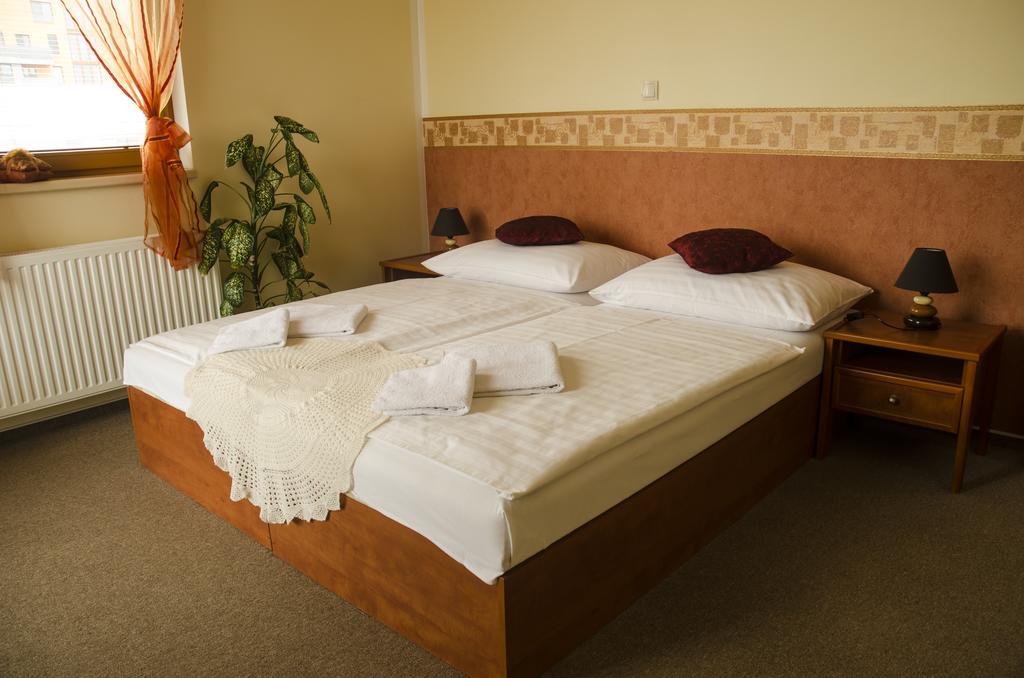 Hotel & Restaurant Signal Pardubice Kültér fotó