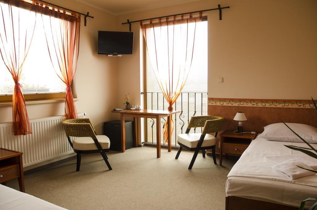 Hotel & Restaurant Signal Pardubice Kültér fotó